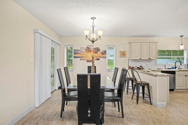 Building Photo - 232 SW Kimball Cir