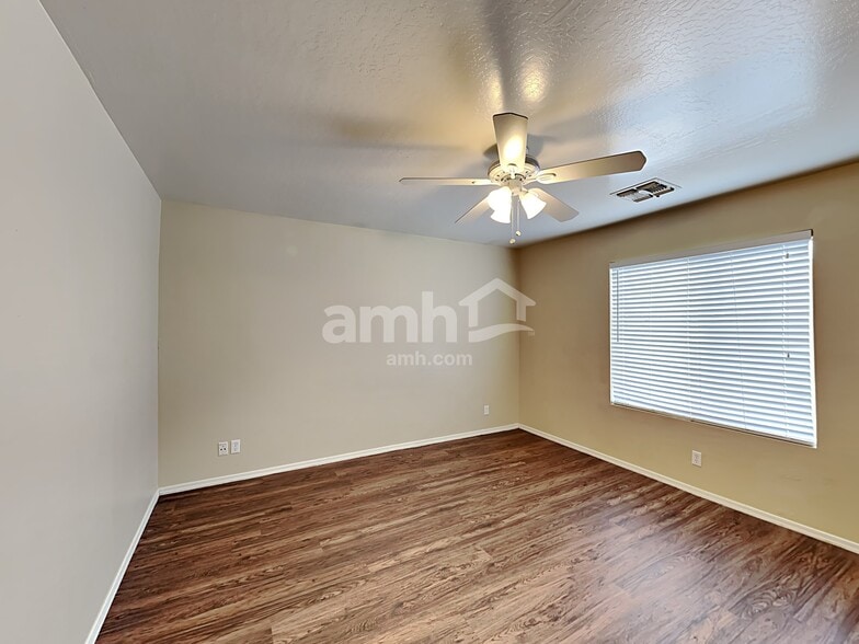 Building Photo - 426 S Luther