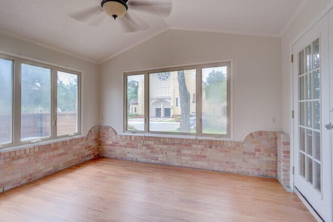 Building Photo - 6307 Kenwood Ave