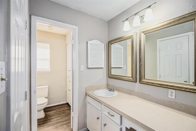 Building Photo - 22807 Canyon Lake Dr