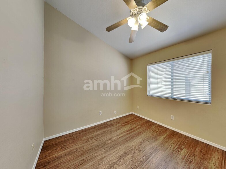 Building Photo - 3861 E Ironhorse Ct