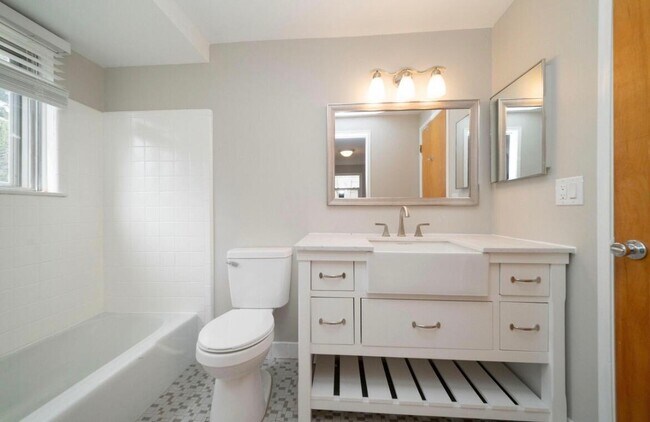 Building Photo - 3212 Lockridge Dr