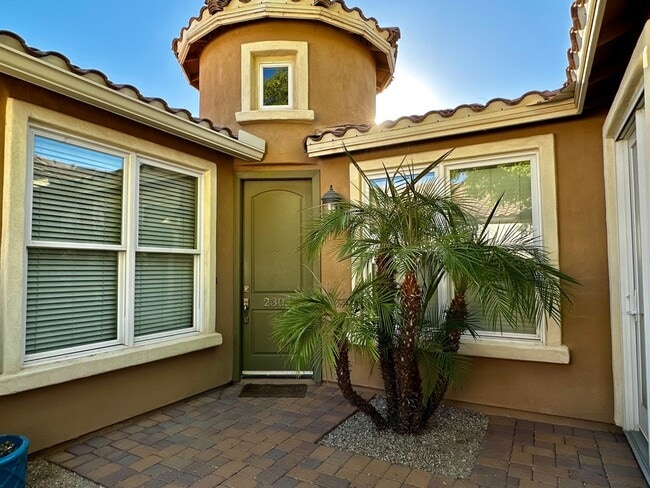 Building Photo - HIGHLY DESIRABLE AND SPACIOUS HOME FULLY EQUIPPED WITH SOLAR PANELS + LANDSCAPING INCLUDED