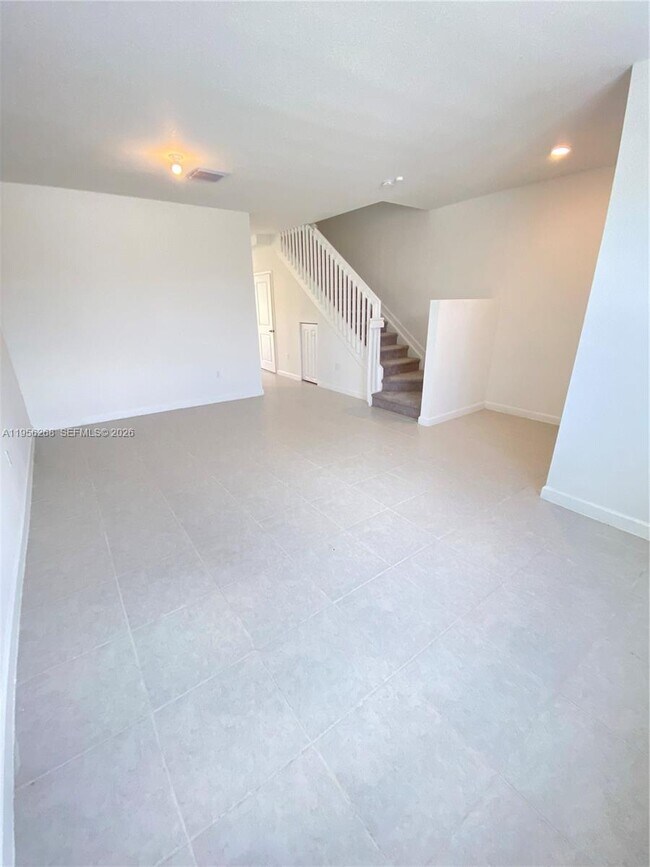 Building Photo - 2640 SE 19th St