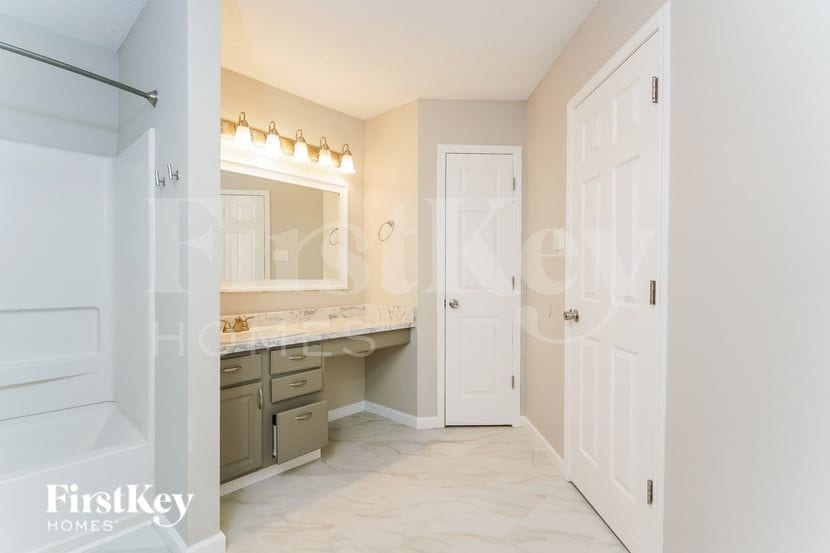 Building Photo - 6909 Maywood Cir