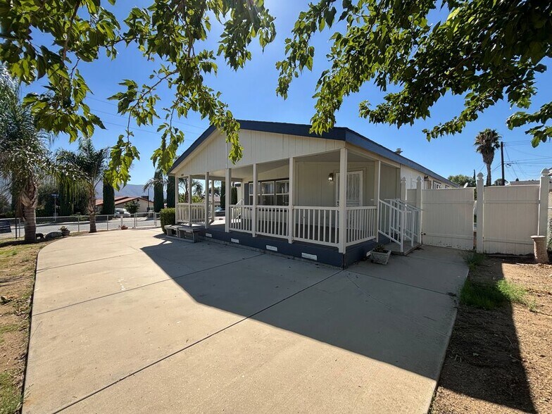 Primary Photo - 1225 N Alessandro