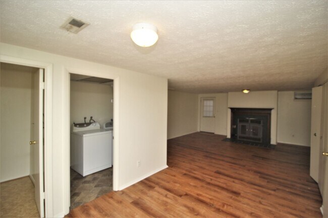Building Photo - Very Nice Nottingham 3bd/2.5ba Townhouse w/ CAC & W/D--Available 8/14
