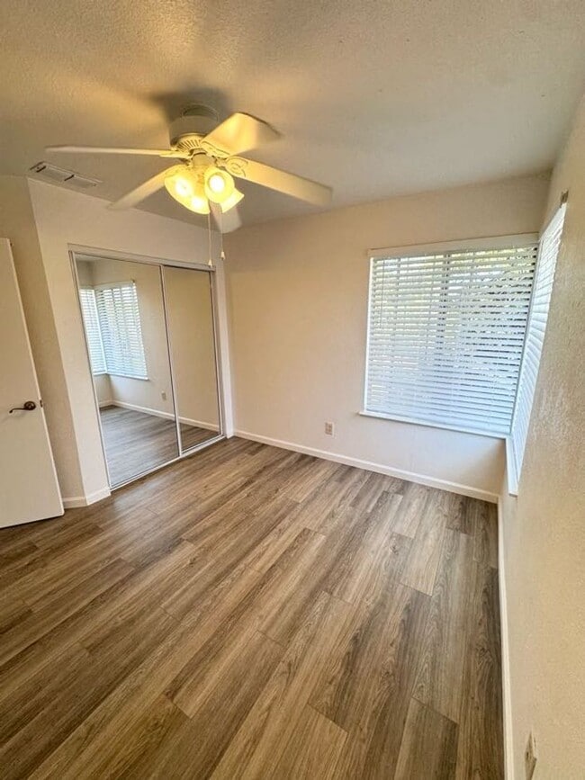 Building Photo - Freshly Painted 3 Bedroom + Loft in Desirable Elk Grove Neighborhood