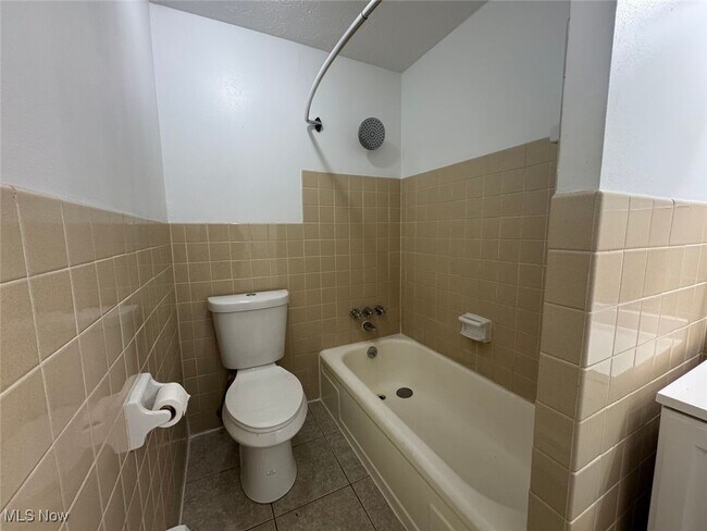 Building Photo - 12050 Lake Ave