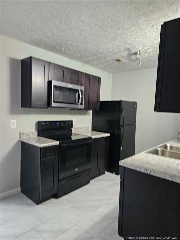 Building Photo - 797 Hedgelawn Way