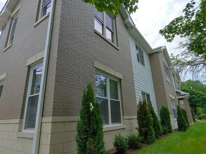 Building Photo - 4211 N Harding Ave