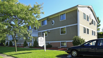 Building Photo - Colonial Manor Apartments