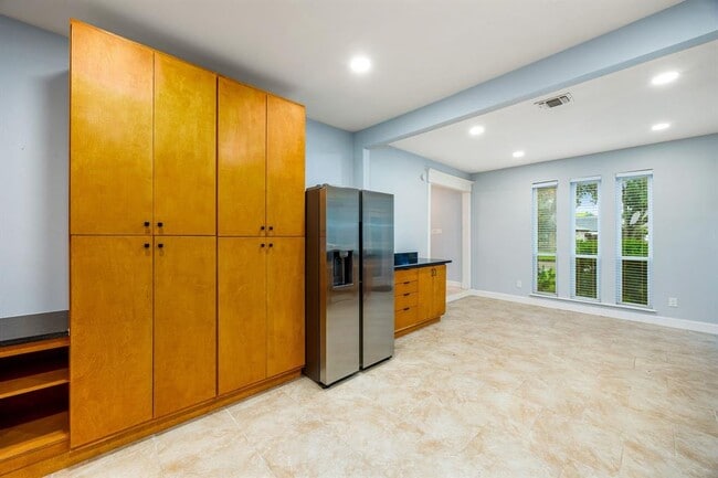 Building Photo - 15726 Walkwood Dr