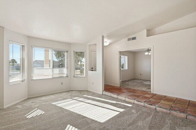 Building Photo - 7016 E Menlo St