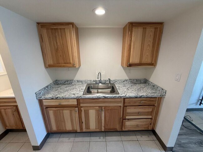 Building Photo - 1133 Salem Ave