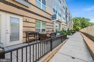 Building Photo - 1800 Mt Vernon Ave