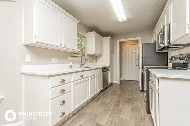 Building Photo - 6400 Avanti Dr