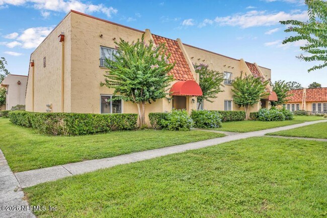 Building Photo - 3906 Mission Dr