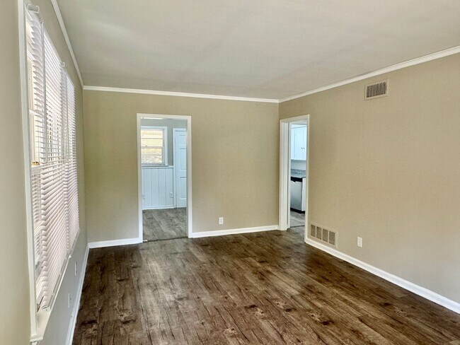 Building Photo - Dreamy 3-Bedroom