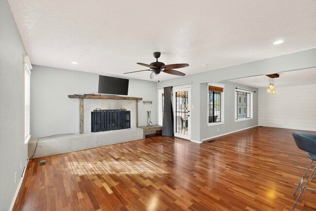 Building Photo - 717 Sagewood Ct SE