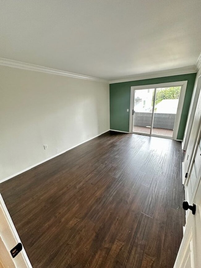 Building Photo - 2 Bedroom, 2 Bathroom Condo for Rent – Che...