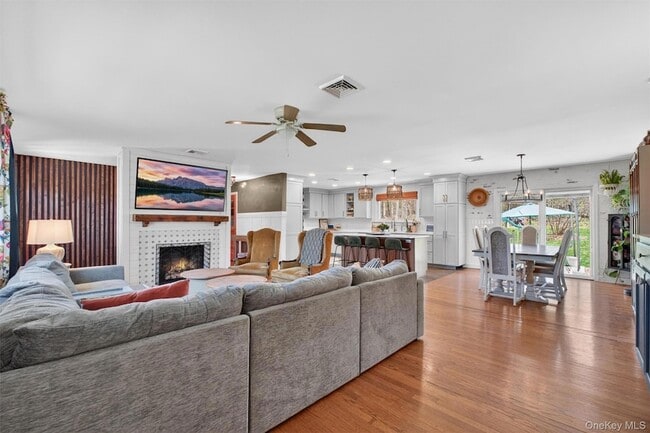 Building Photo - 49 Clover Hill Dr