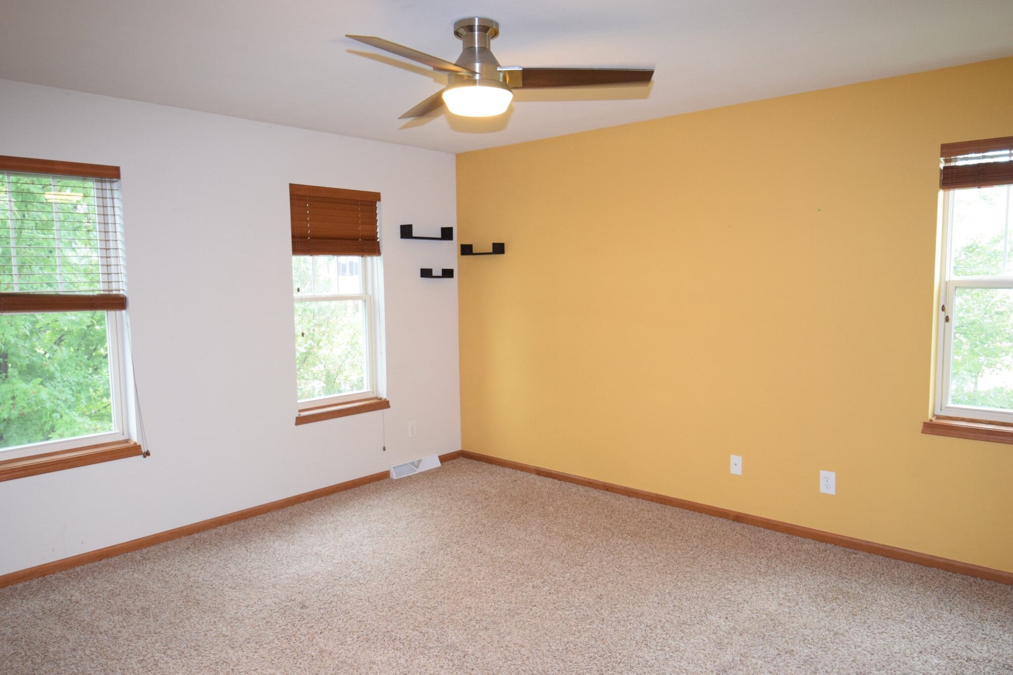 Building Photo - 9122 Ancient Oak Ln