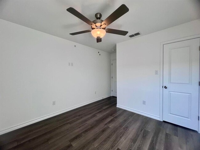 Building Photo - 9914 Kaspar Dr