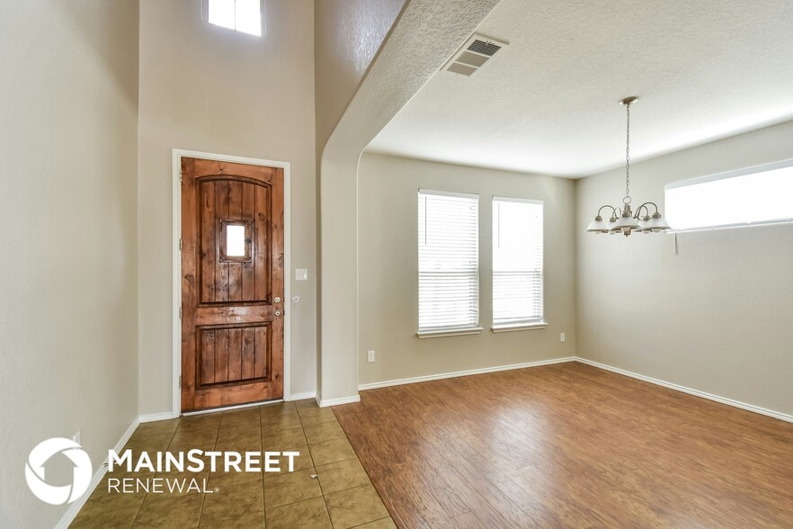 Building Photo - 117 Enchanted View