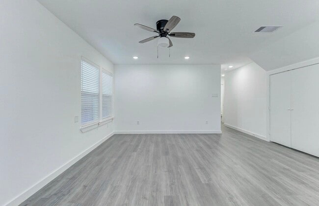 Building Photo - 8218 Bigwood St