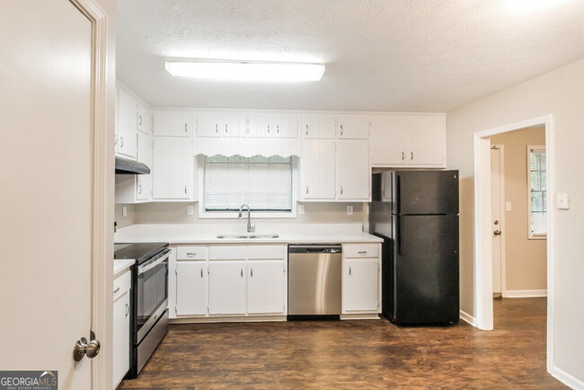 Building Photo - 3066 Arden Way SW