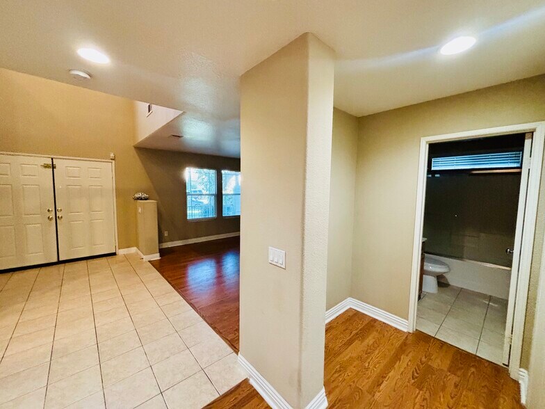 Building Photo - 2064 W Avenue K6