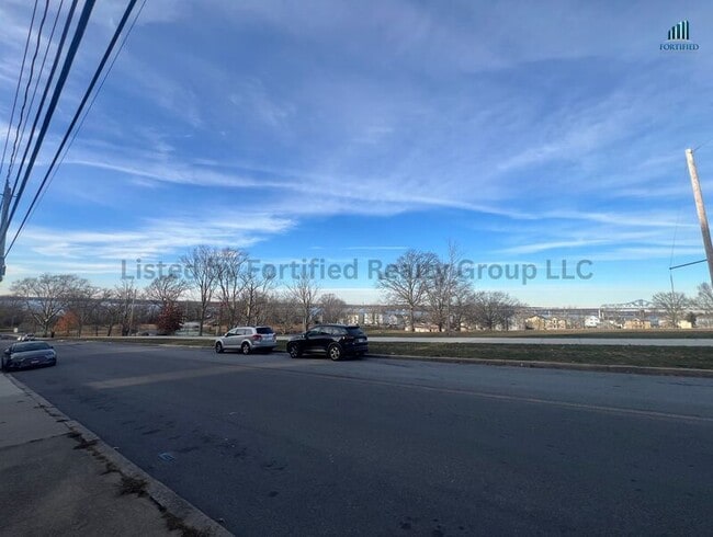 Building Photo - 265 Middle St