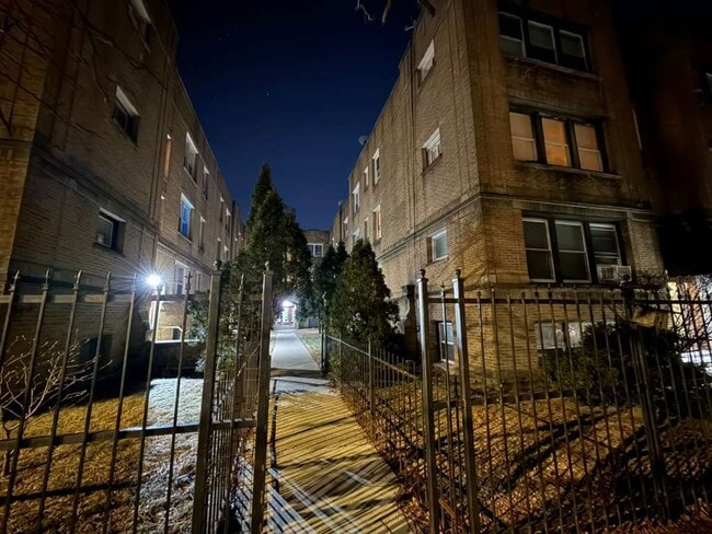 Building Photo - 1707 W Wallen Ave