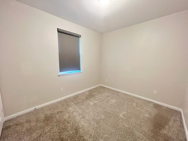 Building Photo - AVAILABLE NOW - Beautiful Temple Home