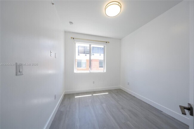 Building Photo - 1153 101st St