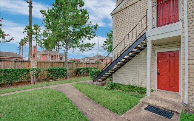 Building Photo - 2750 Holly Hall St