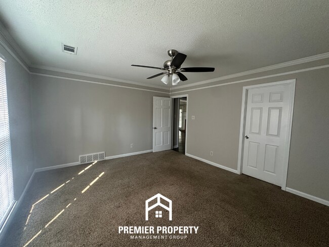 Building Photo - Grand 4BR/2.5BA Executive Home in Cordova | 2,700 Sq Ft, Bay Window & Spa Suite