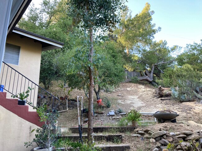 Upper Garden - 21621 Circle Trl