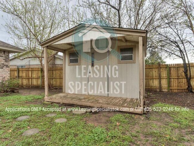 Building Photo - Stunning Yukon 3 Bed 2 Bath Home Available...