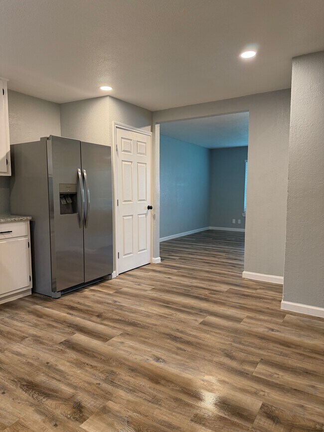 Building Photo - 12 Pershing Dr