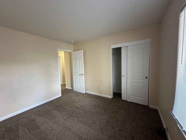 Building Photo - Country living in this single story 3 bedr...
