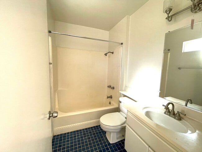 Building Photo - Newly painted Four Bedroom Two Bathroom Ho...