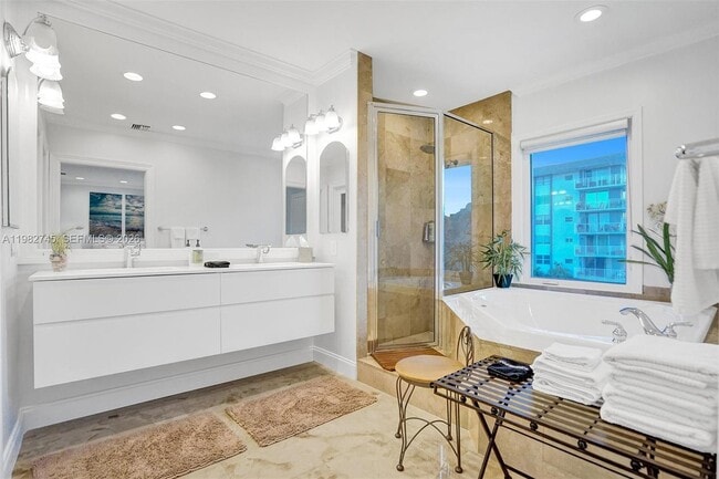 Building Photo - 3942 NE 171 St