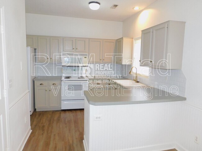 Building Photo - 3407 Park Hill Dr