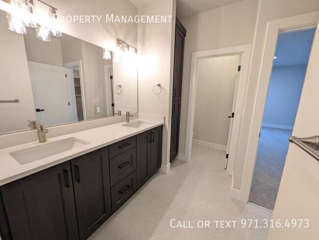 Building Photo - 1000 E Rork Ct