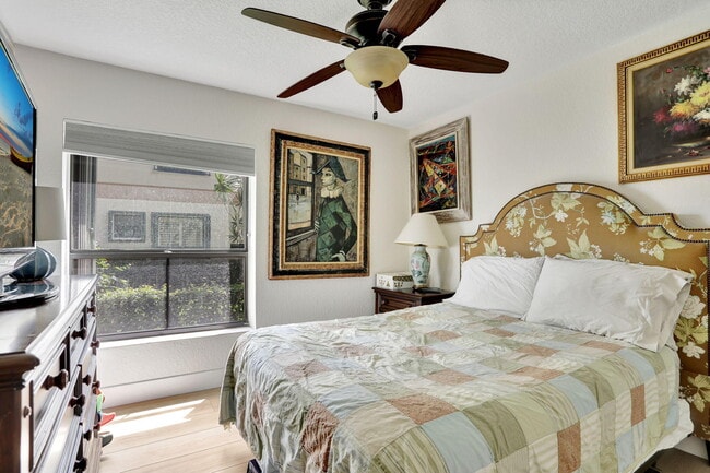 Building Photo - 2850 Carambola Cir S