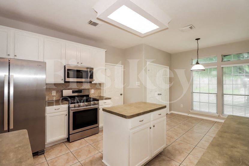 Building Photo - 3803 Oakwilde Cir