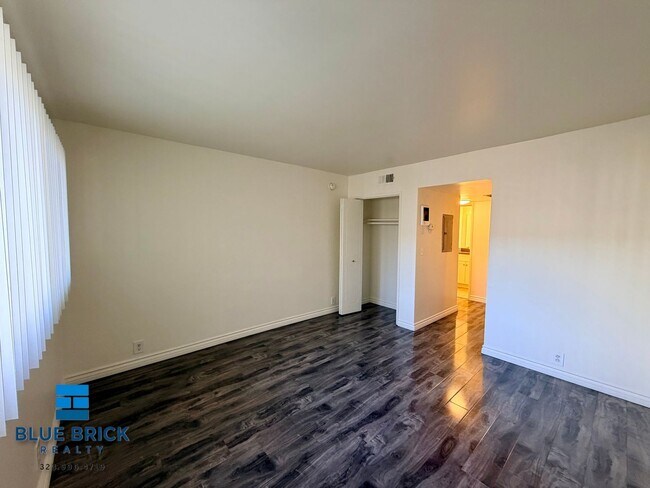 Building Photo - 12325 Chandler Blvd