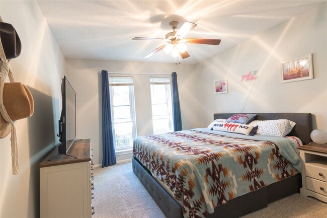 Building Photo - 13418 Paradise Valley Dr